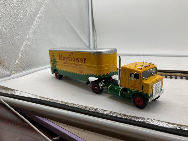 Iconic Replicas IDD43-0031 1:43 scale 1955 Bullnose tractor with may flower moving van trailer O SCALE NEW