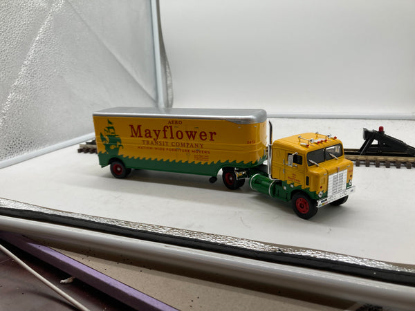 Iconic replicas IDD43-0031 1:43 scale 1955 Bullnose tractor with May Flower moving van trailer O scale NEW
