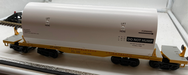 Lionel 50034 Heavy Duty Flat car with Rocket Load & Protective Cover O SCALE NEW