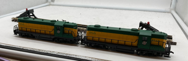 Ho scale ahm 5012b cnw chicago northwestern gp18 diesel locomotive with Dummy #1745 5012B NEW