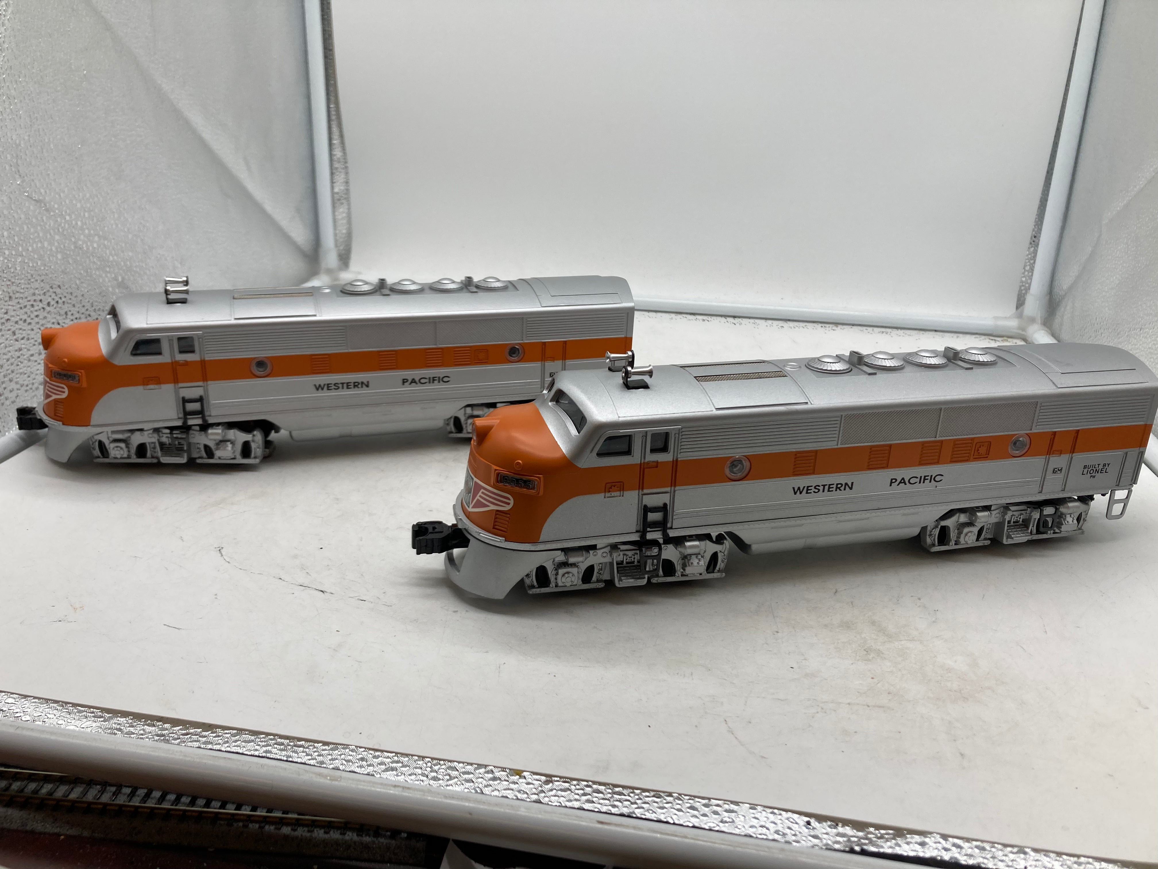 Lionel 6-18191 Western Pacific F-3 AA diesel engine set with command c
