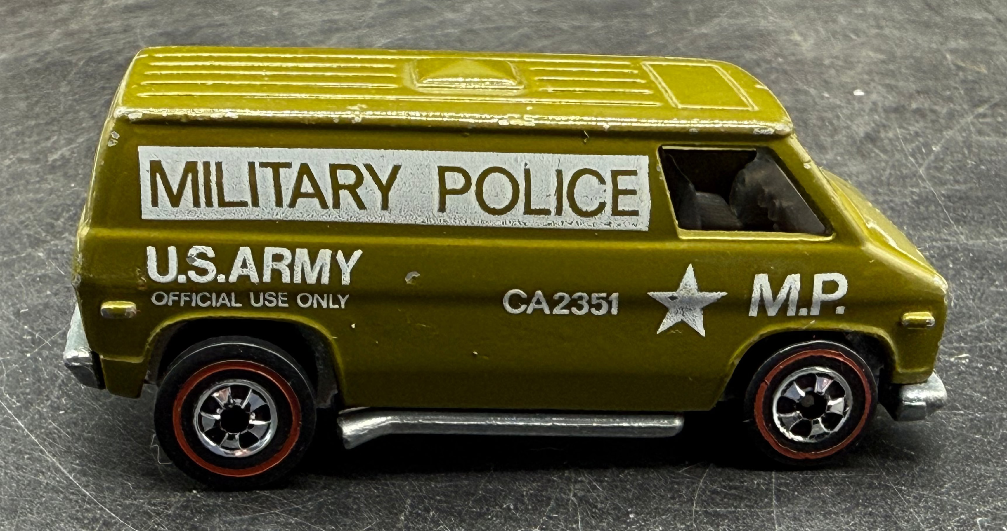 Hot Wheels 1974 Redline Military Police U.S. Army Van CA2351 1:64 Scal