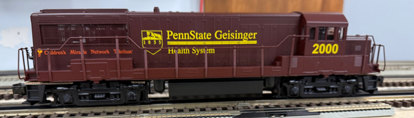 WEAVER PENN STATE GEISINGER U25B DIESEL LOCOMOTIVE #2000 WITH 4 FREIGHT CARS AND CABOOSE VERY LIMITED O SCALE NEW