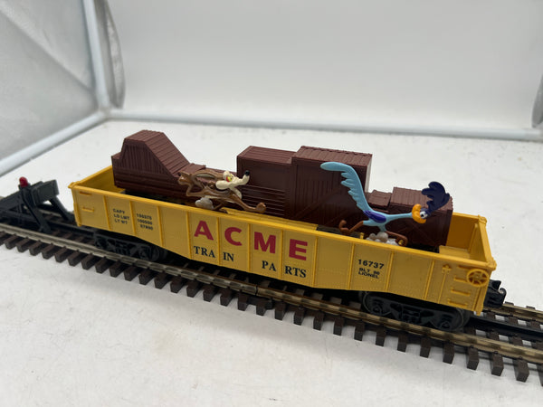 Lionel 6-16737 Warner Brothers WB 3444 Road Runner and Wile E Coyote Acme animated gondola O SCALE Used Excellent