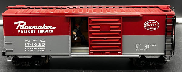 MTH 20-93186 New York Central Operating Boxcar w/Signal Man O-Scale USED