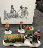 Department 56 5558-1 Brining Home the Yule Log Dickens' Heritage Collection
