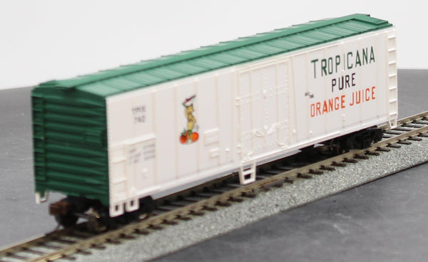 Bachmann 17947 50' STEEL REEFER - TROPICANA - WHT & GRN HO SCALE NEW