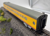 Walthers 932-9252 MILWAUKEE ROAD 30 Seat Parlor Car Yellow Scheme Mainline HO Scale Like New