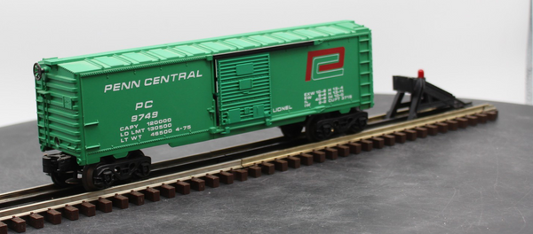 Lionel 6-9749 Penn Central Boxcar 9749 O SCALE Used Excellent