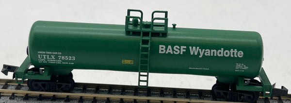 Roundhouse 8381 BASF 50' Modern Tank Car N SCALE Like New