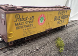 Walthers 932-2464 Pabst Blue Ribbon 40 Foot DS Wood Beer Reefer HO Scale Like New