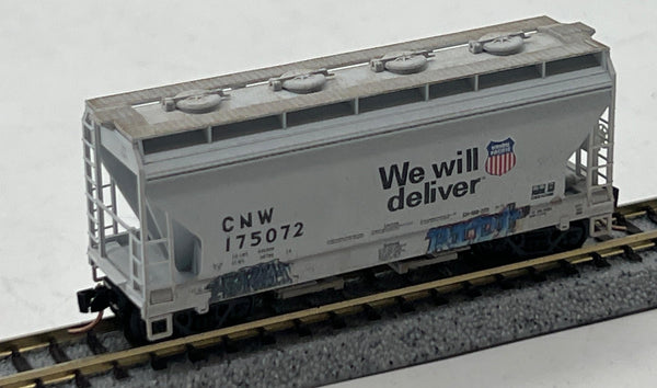 Micro-Trains MTL 92130 Union Pacific / Chicago & North Western 2-Bay Covered Hopper 175072 w graffiti N SCALE Like New