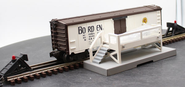 Lionel 6-9220 Borden's Operating Milk Car O SCALE Like New