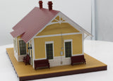 MTH Railking 30-90303 Maroon/Cream Country Passenger Depot O SCALE Like New