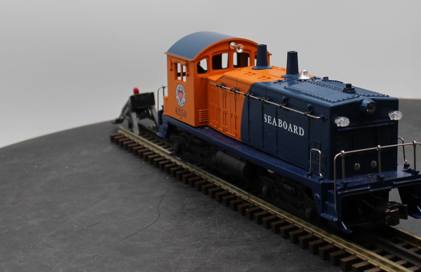 Lionel 6-18582 postwar celebration series seaboard nw2 switcher locomotive O SCALE Like New
