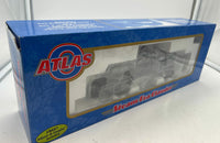 Atlas 8655-3 8,000 Gallon Tank Car Wolf's Head Oil #20650 (3 Rail) Oil City PA O SCALE Like New
