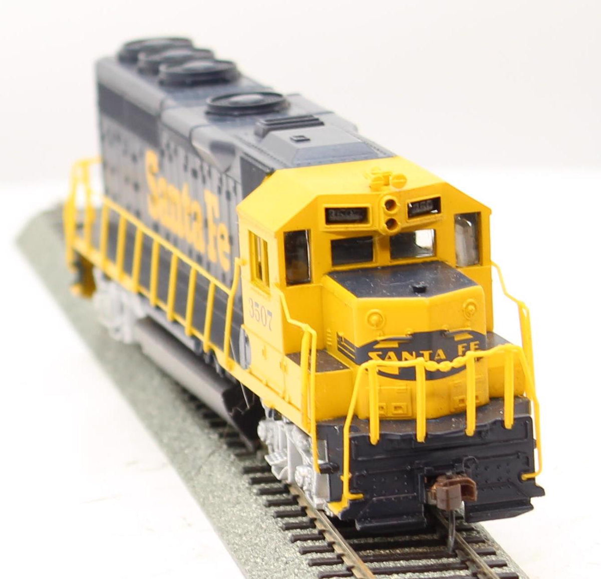 Bachmann 3507 Santa-Fe DCC? GP 40 Engine HO SCALE Like New No Box