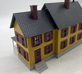 MTH Railking 30-9015 Farm Country House yellow red shutters O SCALE Used Excellent