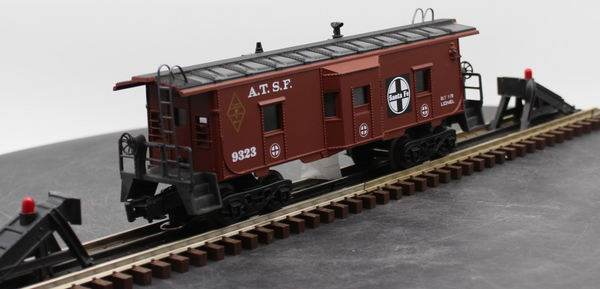 Lionel 6-9323 Atchison Topeka Santa Fe Bay Window Caboose O SCALE Like New