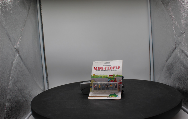 Bachmann 42331 FIGURE SET SITTING HO SCALE NEW