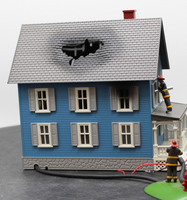 MTH Railking 30-9139 Farm House On Fire Blue & White O SCALE Like New