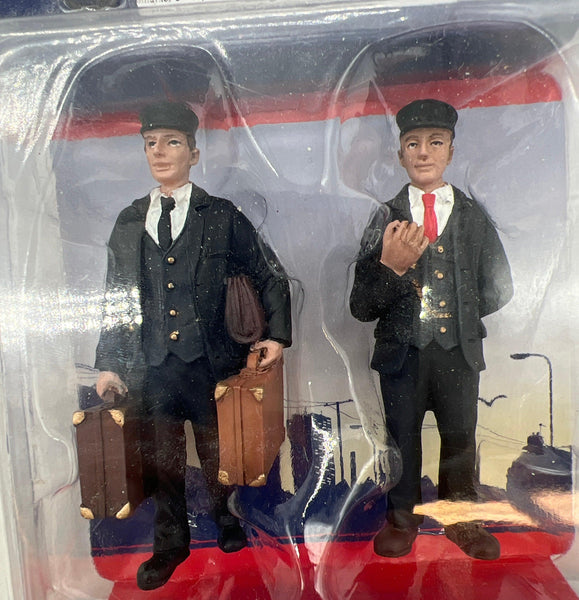 Bachmann 22-177 Scenecraft Figures (Station Master and Porter) G SCALE NEW