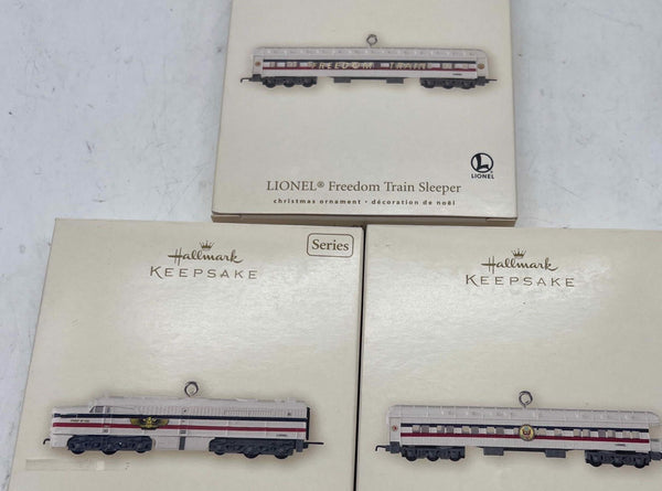 Hallmark Ornaments 2007 Lionel American Freedom Train Engine Passenger