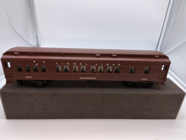 Model RR-Lionel Lines Madison Series-Madison Passenger Car 6-19016-RD #9016 O SCALE Like New
