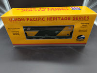 MTH Premier 20-97669 Chicago & North Western 2-Bay Centerfow Hopper - Chicago NorthWestern O SCALE Like New