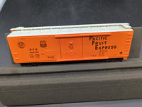 Lionel 6-17315 9800-298 Pacific Fruit Express reefer PFE  O SCALE Like New Damaged Box