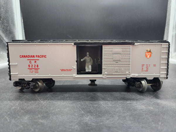 Lionel - 6-9228 Canadian Pacific operating box car 9228 O scale Used Excellent