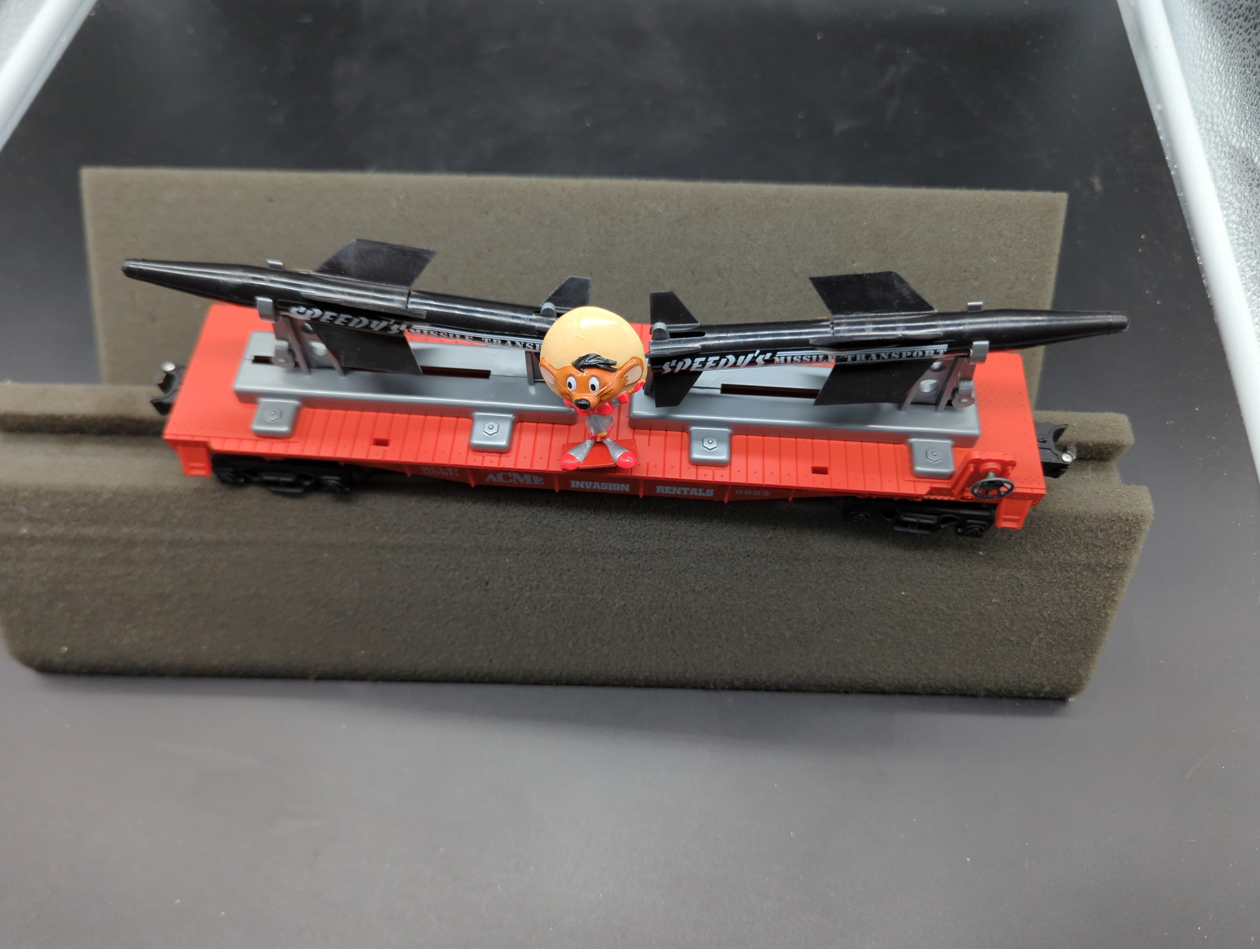 Lionel 6-16980 Speedy Gonzales missile flatcar IND 6823 O SCALE Like N