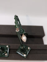 MTH MT-1031 No 59 Die Cast Green Street Lamp set of 2 (One Broken) O Scale Used Excellent as is