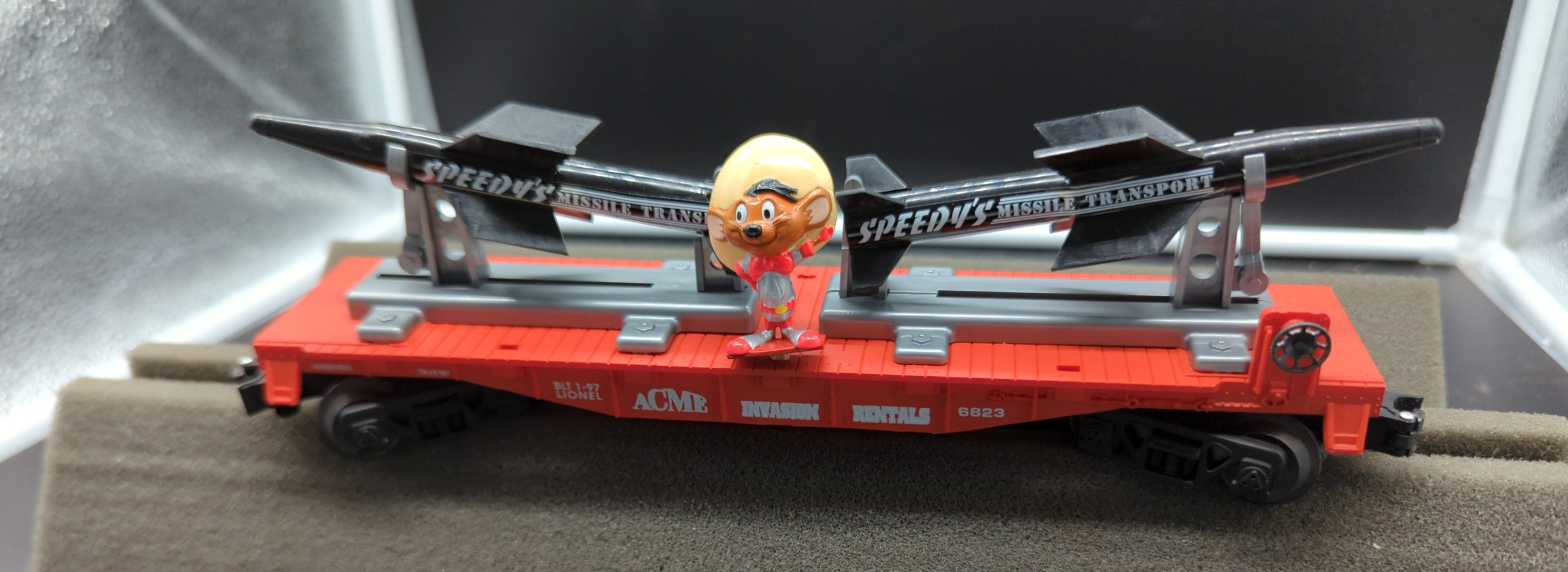 Lionel 6-16980 Speedy Gonzales missile flatcar IND 6823 O SCALE Like N