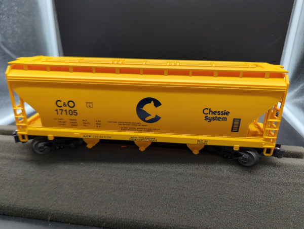 Lionel Chessie System C&O 3-bay centerflow hopper 6-17105 O SCALE Like New