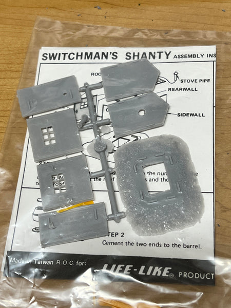 LifeLike Trains Switchman's Shanty Building Kit HO SCALE