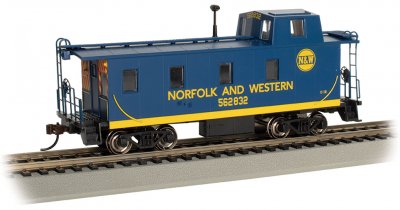 Bachmann 14003 Norfolk Western Streamlined Caboose with offset Cupola #562832 HO Scale
