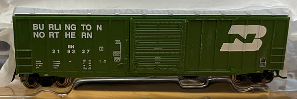 Bachmann 19656 Burlington Northern 50' Outside Braced Sliding Door boxcar Green with White lettering and logo